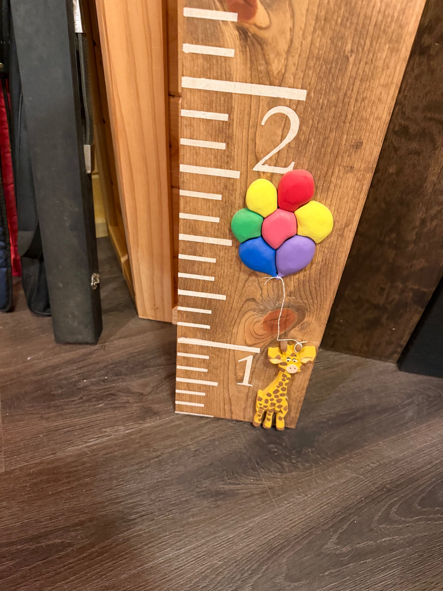 Growth ruler with giraffe and balloons