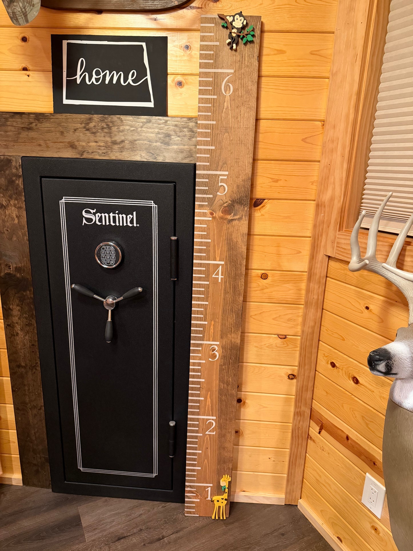 Growth ruler with Giraffe and Swinging Monkey