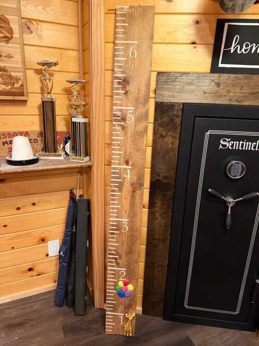 Growth ruler with giraffe and balloons